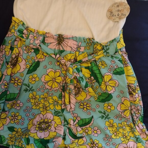 Clothes - Picture 14 of 16